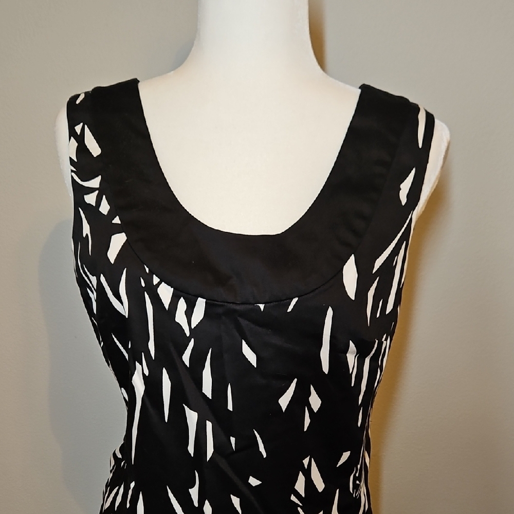 White House Black Market Black and White Abstract Dress Size 6 - Picture 2 of 9